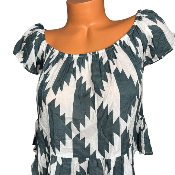 LJC Designs White And Grey Geometric Print Flutter Crop Top size Small - Picture 2 of 12